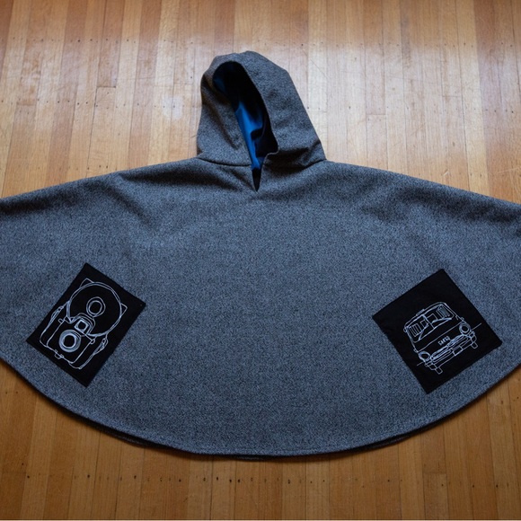 Rain cape made from scholar fabric. One size fits all, water resistant and warm. - Picture 5 of 9